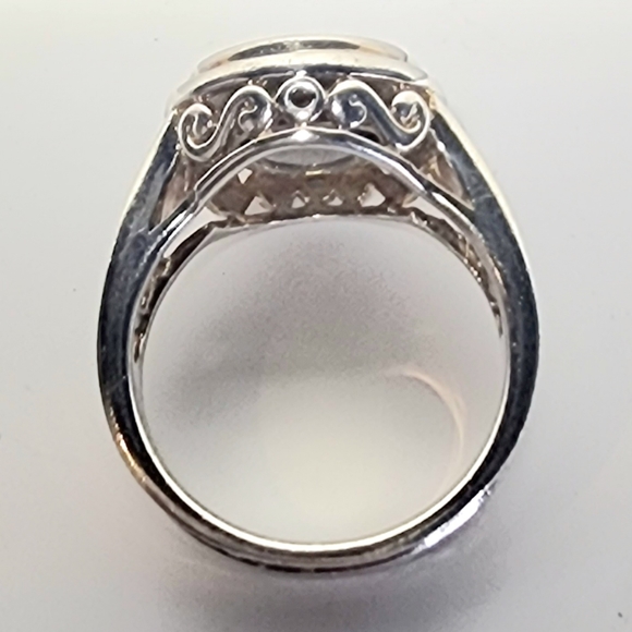 Sterling silver ring with mother of pearl inlay. - Picture 2 of 5